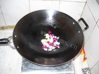 美味的紫苏鸽杂砂锅面做法图解8)