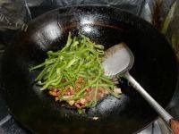 绿色食物青椒炒肉丝做法图解6)