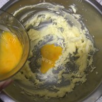 回味无穷的切达芝士酥饼做法图解4)