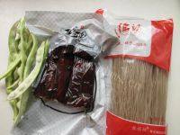 喜欢吃腊肉豆角粉丝煲做法图解1)