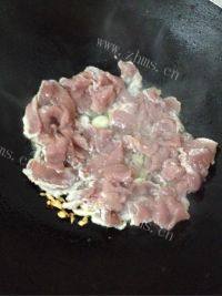 家常菜彩椒肉片做法图解3)