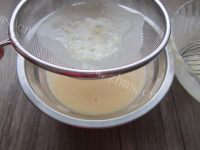 自制鸡蛋软饼做法图解7)