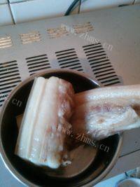 营养丰富的蒜苗回锅肉做法图解1)