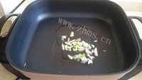 传统农家笋片炒猪肚做法图解4)