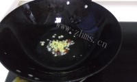 色泽鲜亮的土豆烧海带做法图解5)