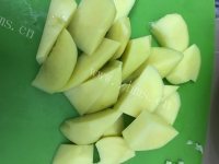 开胃的土豆烧鸡块做法图解3)