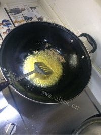 老公爱吃的牛肉芹菜饺子做法图解3)