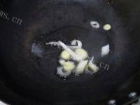 晶莹剔透的 可口的蘑菇汤做法图解5)