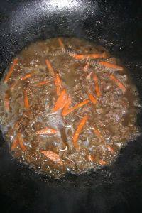 家常菜炒牛肉做法图解6)