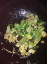 大厨之油菜炒鸡蛋做法图解5)