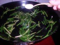 「家有大厨」韭菜炒鸡蛋做法图解5)
