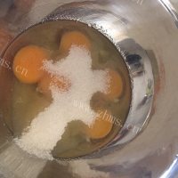 质嫩爽口的海绵蛋糕做法图解1)