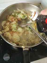 喷香的猪肉白菜炖粉条做法图解10)