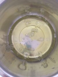 香喷喷的8寸戚风蛋糕做法图解2)