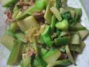 家常菜肉丝炒角瓜