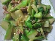 家常菜肉丝炒角瓜