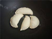 美味早餐韭菜盒子做法图解9)