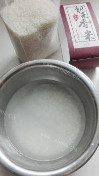 简易版牡蛎粥做法图解1)