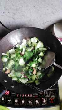 美味的青菜炒香菇做法图解5)