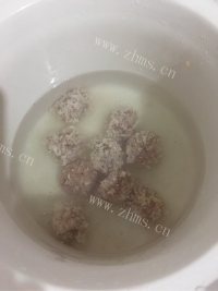 鲜美海马瘦肉汤做法图解6)