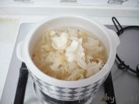 清爽的百合银耳莲子汤做法图解7)