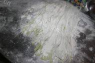 如此诱人的菠菜手擀面做法图解7)
