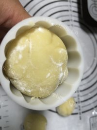 自制豆沙月饼做法图解7)