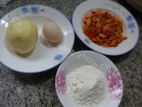 美味的鸡蛋泡菜土豆丝饼做法图解1)