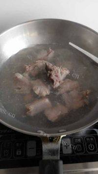 家常菜排骨炖豆角做法图解2)