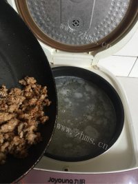 美味的蔬菜瘦肉粥做法图解6)