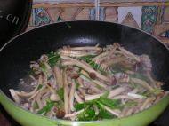 家常菜清炒茶树菇