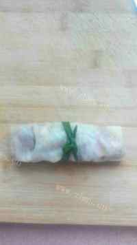 美味的马蹄包菜卷做法图解13)