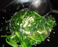 滑爽的蒜蓉茼蒿