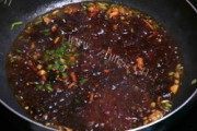 石锅牡蛎鱿鱼豆腐汤做法图解3)
