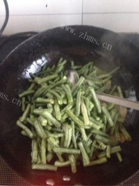 家常菜肉炒豇豆做法图解6)