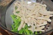 芹菜豆干做法图解3)