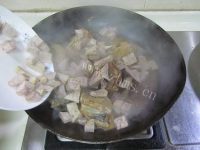 美味下饭的剁椒芋头烧带鱼做法图解12)