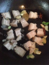 家常菜土豆红烧肉做法图解5)