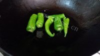 质嫩爽口的虎皮青椒做法图解4)