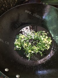 家常菜青椒炒肉做法图解4)