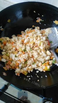 香喷喷的金银炒饭做法图解8)