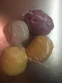 清爽的自制四色芋圆做法图解5)