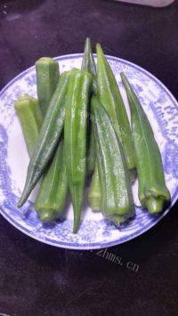 香菇鸡肉炒秋葵做法图解4)