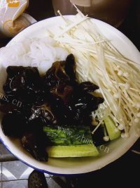 热腾腾的泡椒田鸡做法图解1)