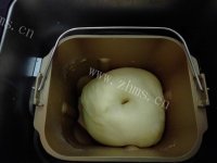 回味无穷的肉松面包卷做法图解6)