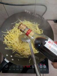 十分诱人的炒土豆丝做法图解6)