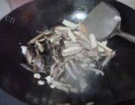 家常菜香菇炒豆干做法图解3)