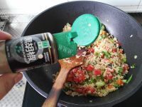 酸甜可口的杂蔬番茄炒饭做法图解8)