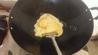 蘑菇炒鸡蛋自制做法图解3)