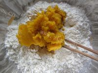 热腾腾的南瓜馒头做法图解6)